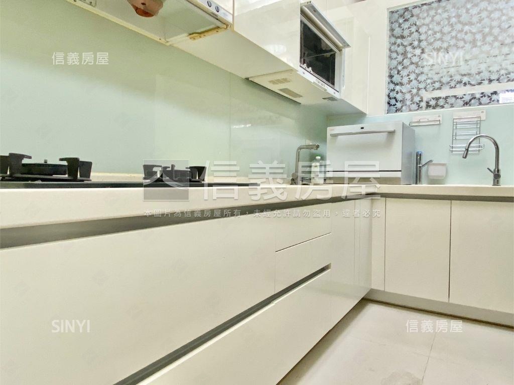 臨路大面寬質感透天房屋室內格局與周邊環境