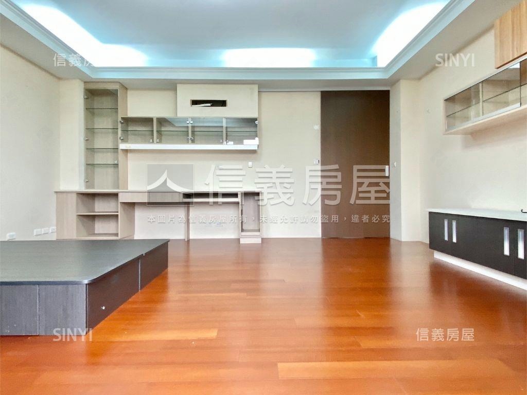 臨路大面寬質感透天房屋室內格局與周邊環境