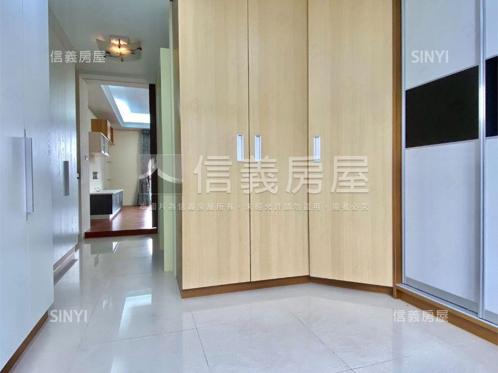 臨路大面寬質感透天房屋室內格局與周邊環境