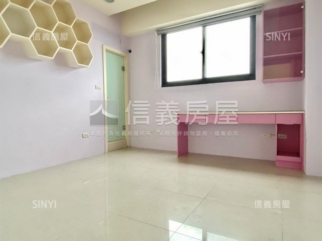 臨路大面寬質感透天房屋室內格局與周邊環境