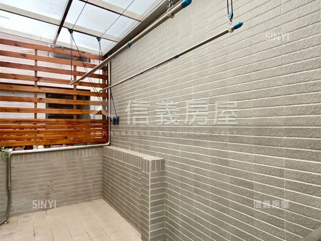 臨路大面寬質感透天房屋室內格局與周邊環境