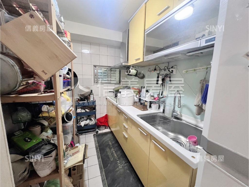 店長推薦板橋三房車位房屋室內格局與周邊環境