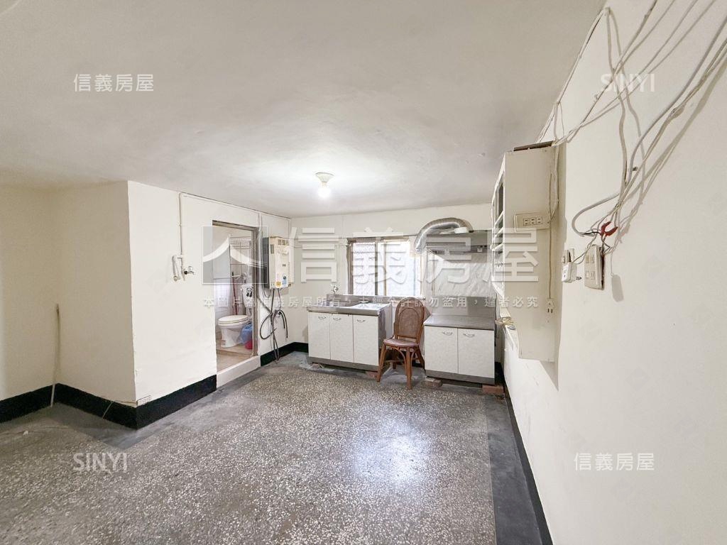 建工生活圈正馬路騎樓透店房屋室內格局與周邊環境