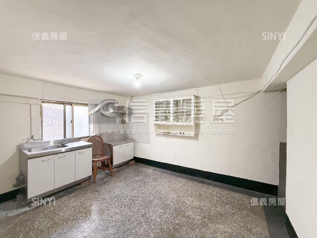 建工生活圈正馬路騎樓透店房屋室內格局與周邊環境