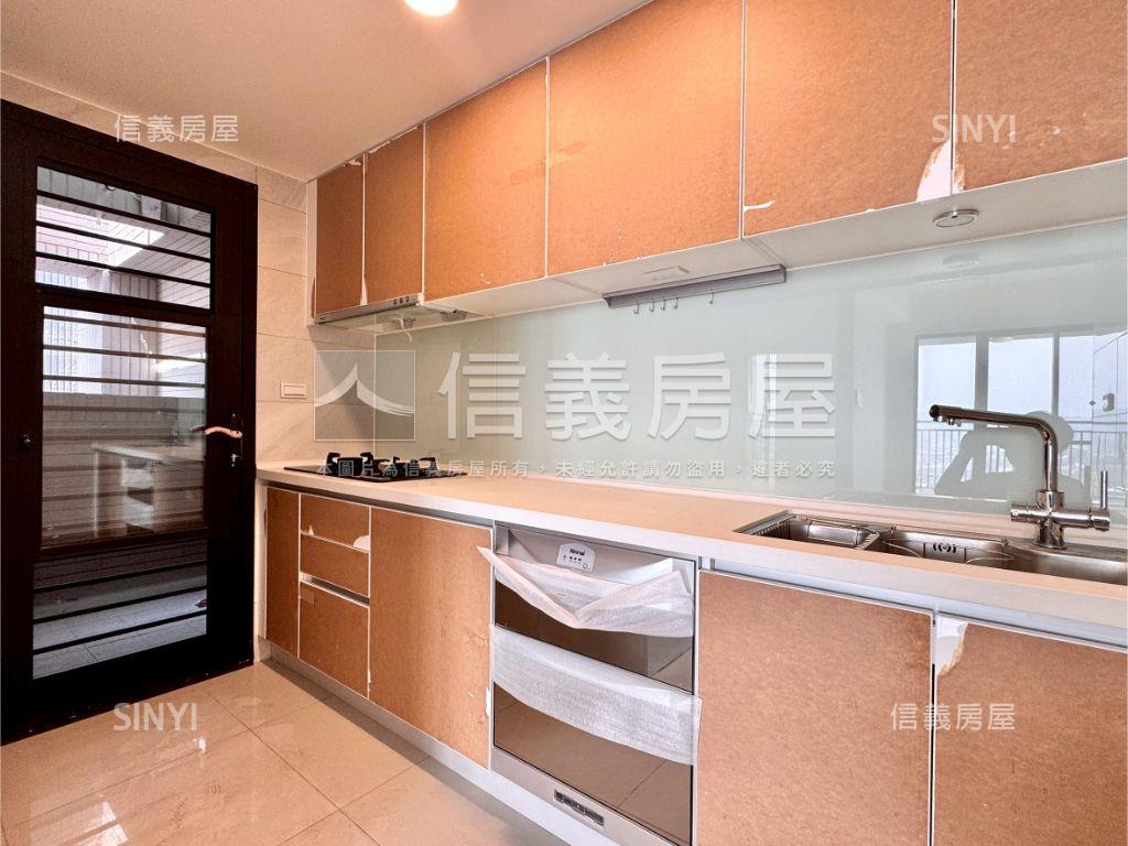 近三井全新高樓層三房車位房屋室內格局與周邊環境