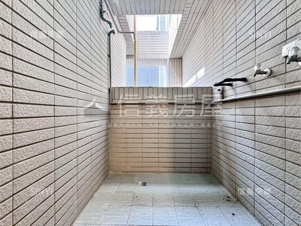 近三井全新高樓層三房車位房屋室內格局與周邊環境