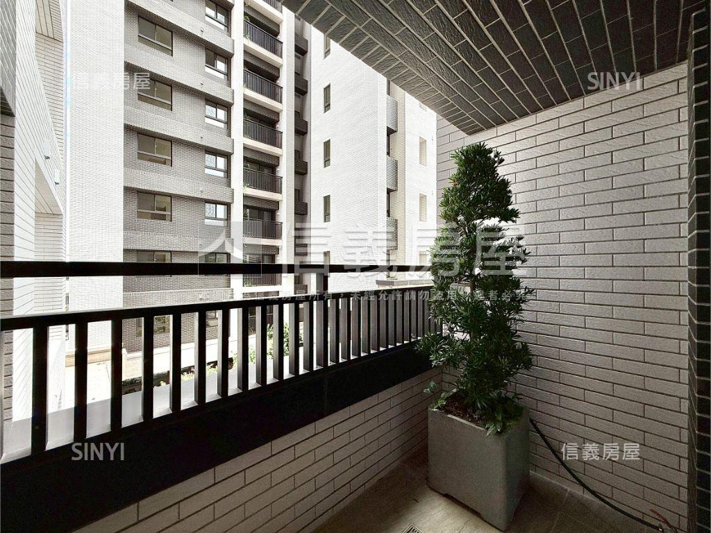 久樘花漾天鵝三房平車房屋室內格局與周邊環境