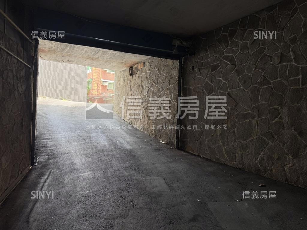 明德榮華電梯三房房屋室內格局與周邊環境