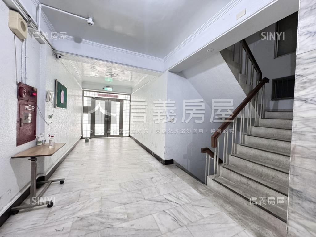明德榮華電梯三房房屋室內格局與周邊環境