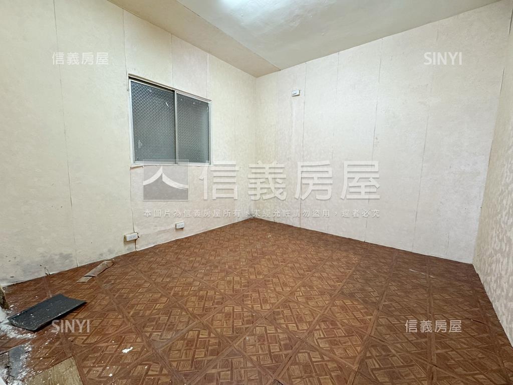 近文山稀有面寬公寓一樓房屋室內格局與周邊環境