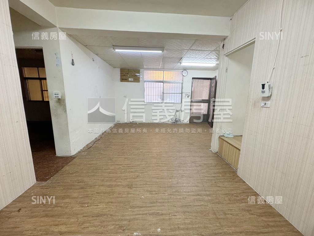 近文山稀有面寬公寓一樓房屋室內格局與周邊環境
