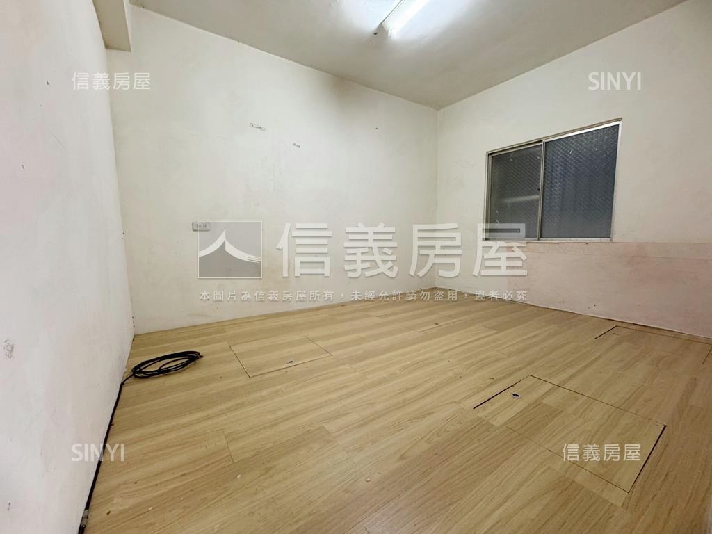 近文山稀有面寬公寓一樓房屋室內格局與周邊環境