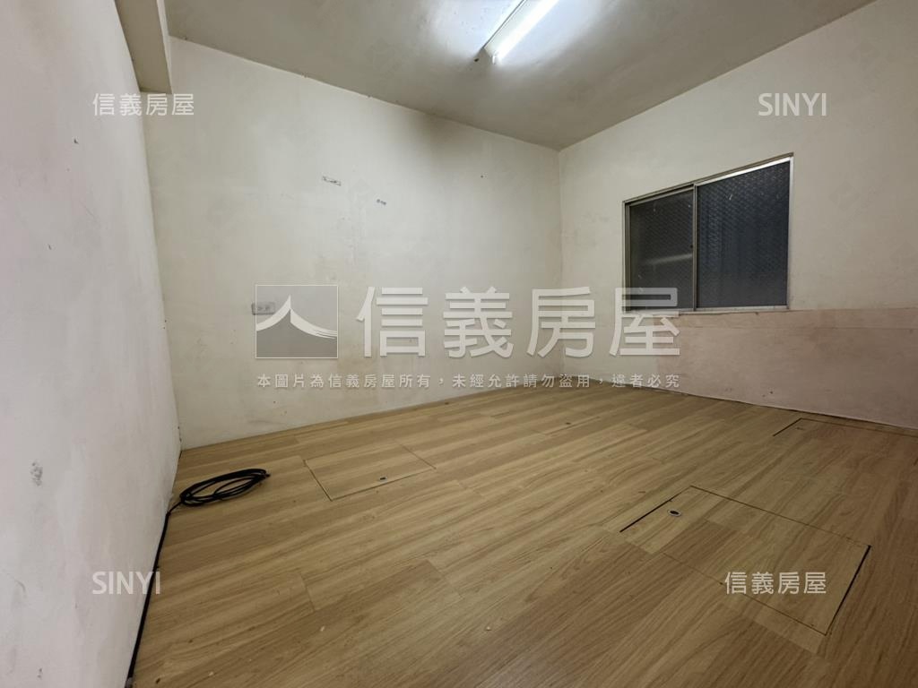 近文山稀有面寬公寓一樓房屋室內格局與周邊環境