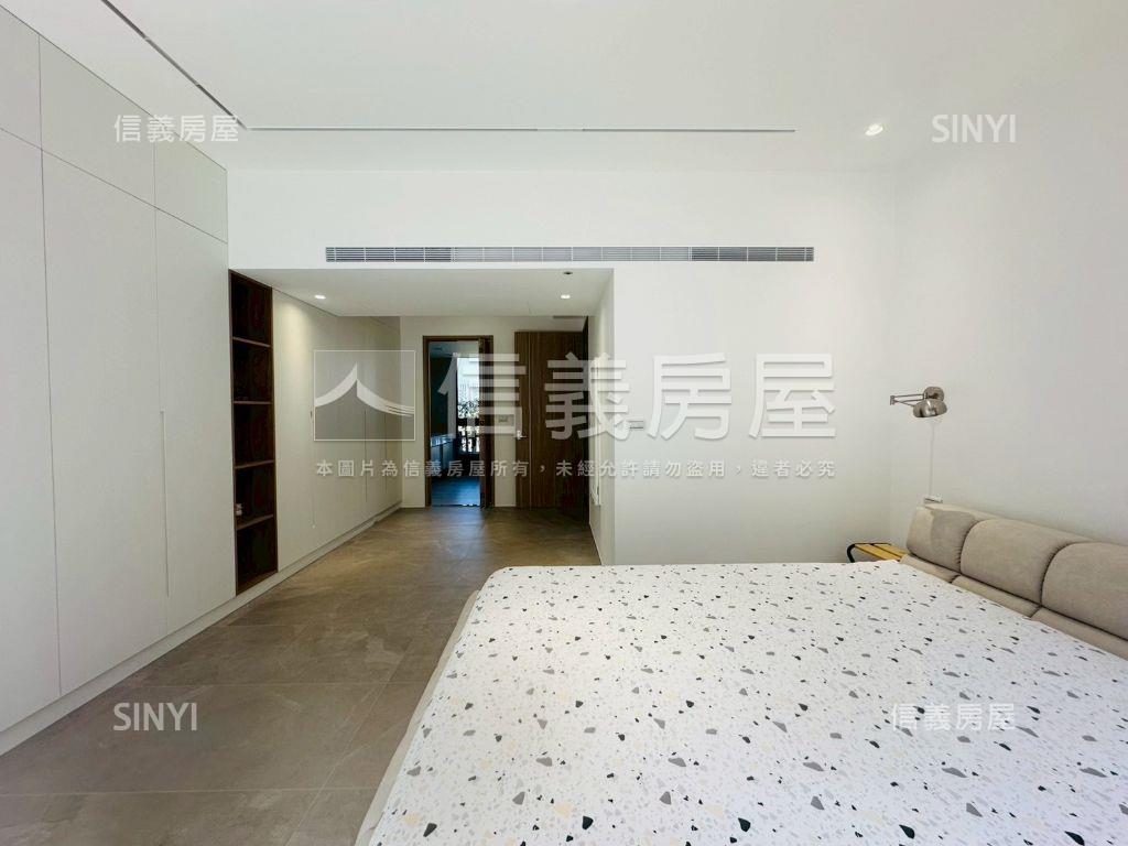 ★余自慢電梯別墅精裝戶房屋室內格局與周邊環境