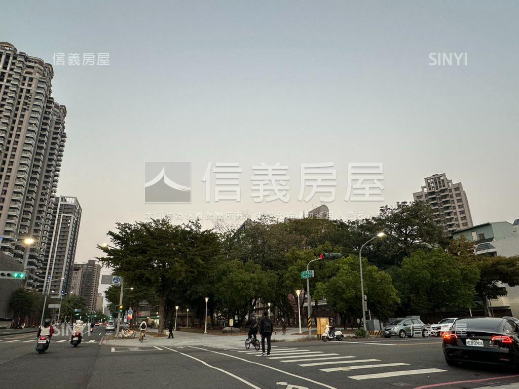 鉑愛悅高鐵商圈２房房屋室內格局與周邊環境