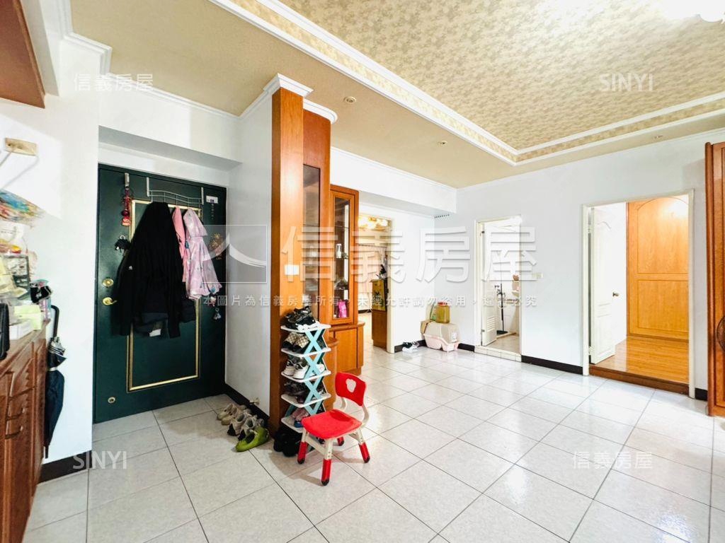 復國商圈大空間４房平車房屋室內格局與周邊環境