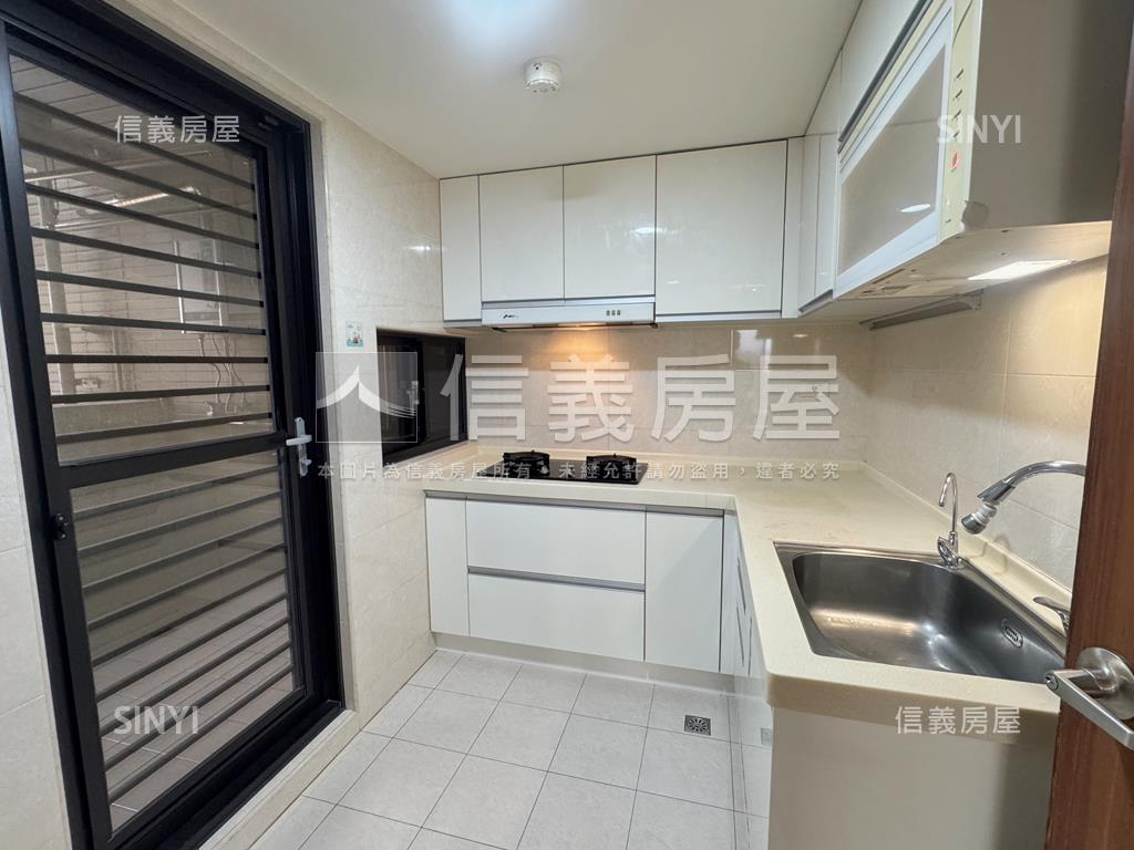 溫泉優宅高樓三房平面車房屋室內格局與周邊環境