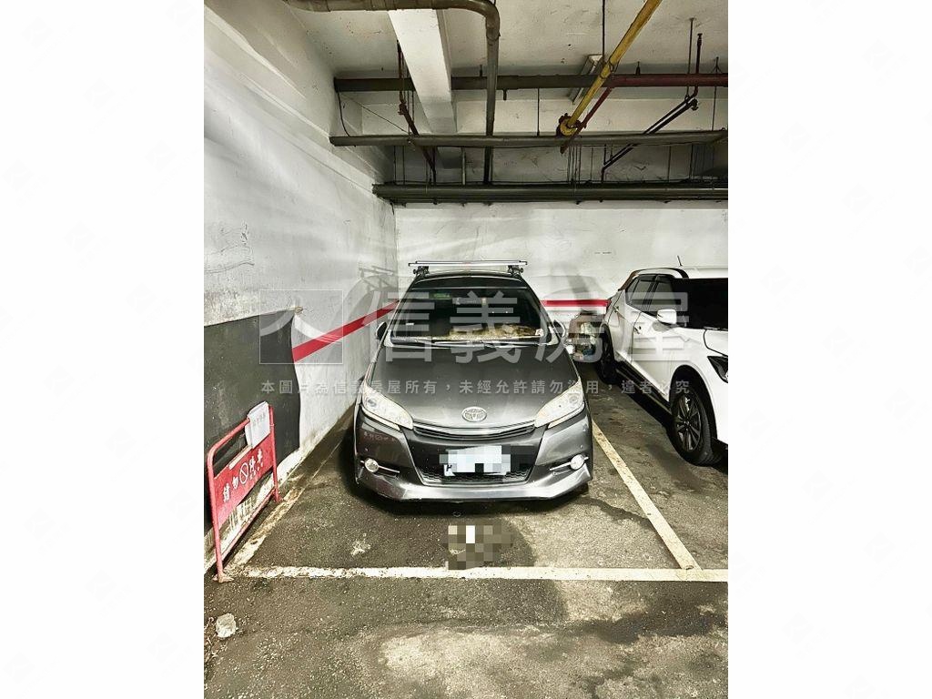 勤益科大商圈黃金熱鬧透店房屋室內格局與周邊環境