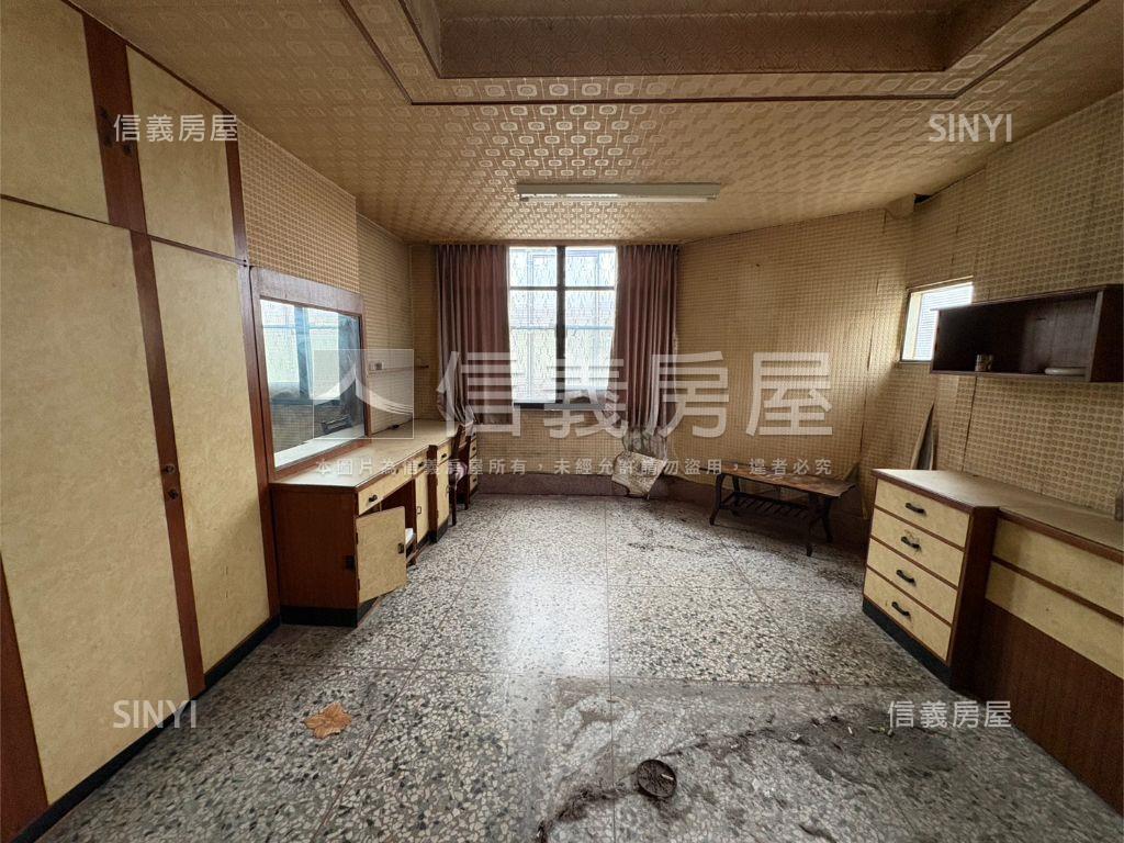 稀有！和美雙拼臨路透天房屋室內格局與周邊環境