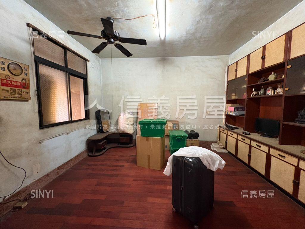 稀有！和美雙拼臨路透天房屋室內格局與周邊環境