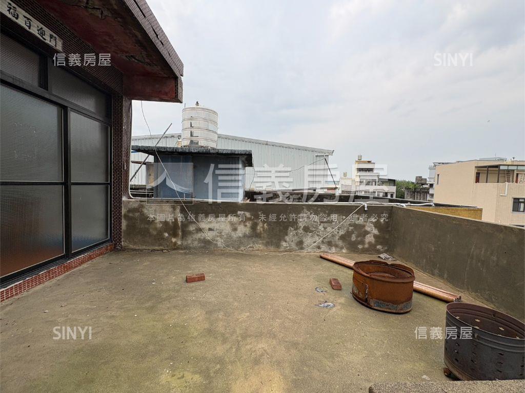 稀有！和美雙拼臨路透天房屋室內格局與周邊環境