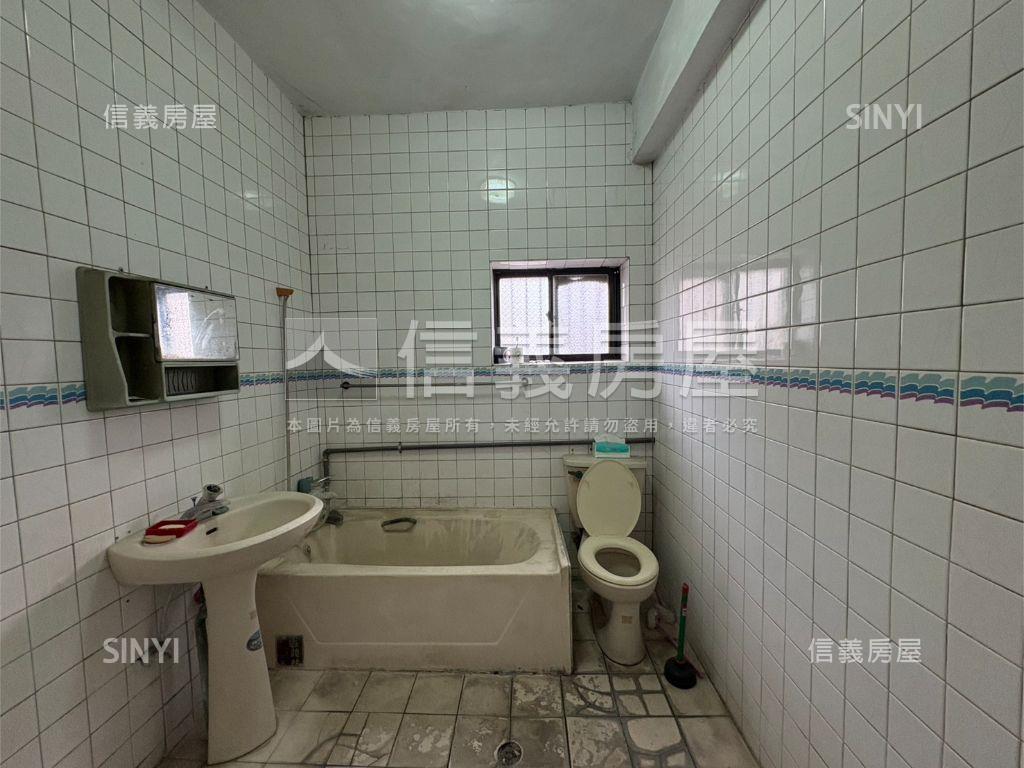 稀有！和美雙拼臨路透天房屋室內格局與周邊環境