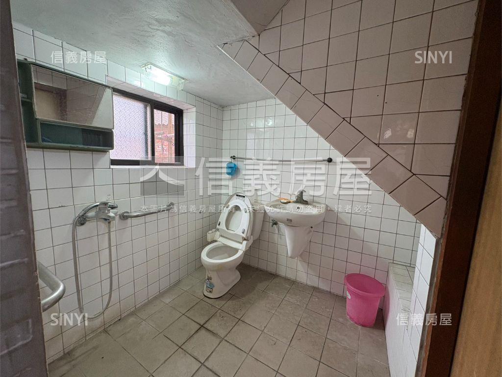 稀有！和美雙拼臨路透天房屋室內格局與周邊環境