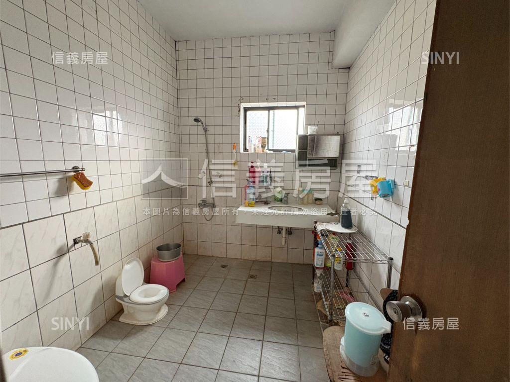 稀有！和美雙拼臨路透天房屋室內格局與周邊環境