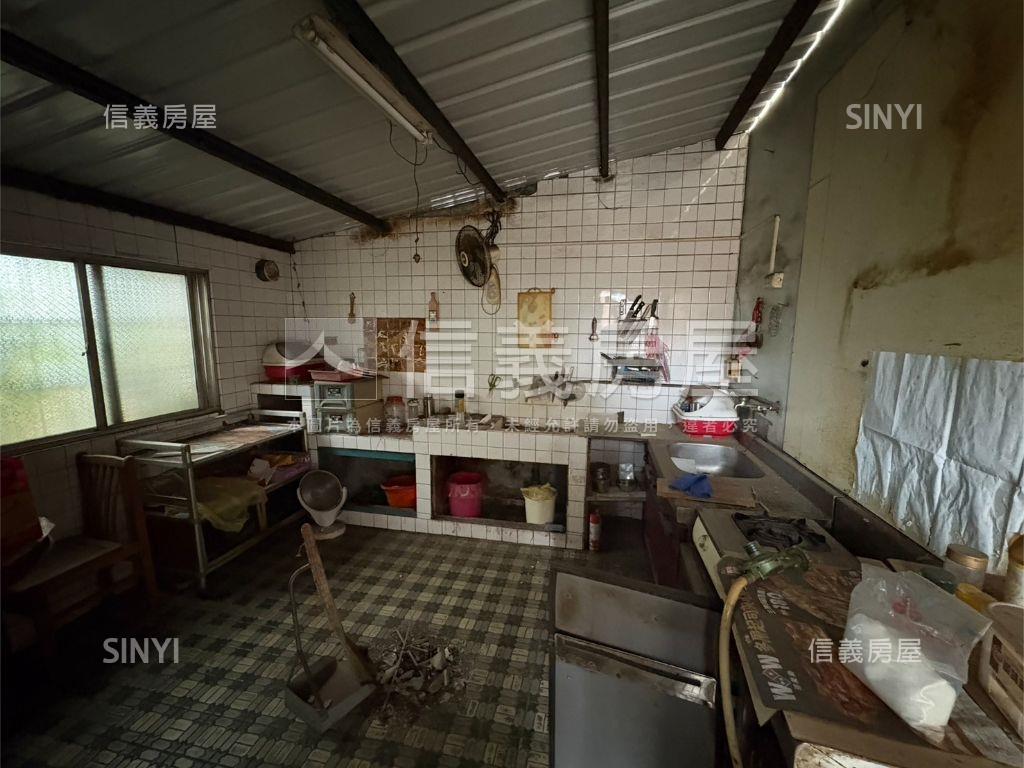 稀有！和美雙拼臨路透天房屋室內格局與周邊環境