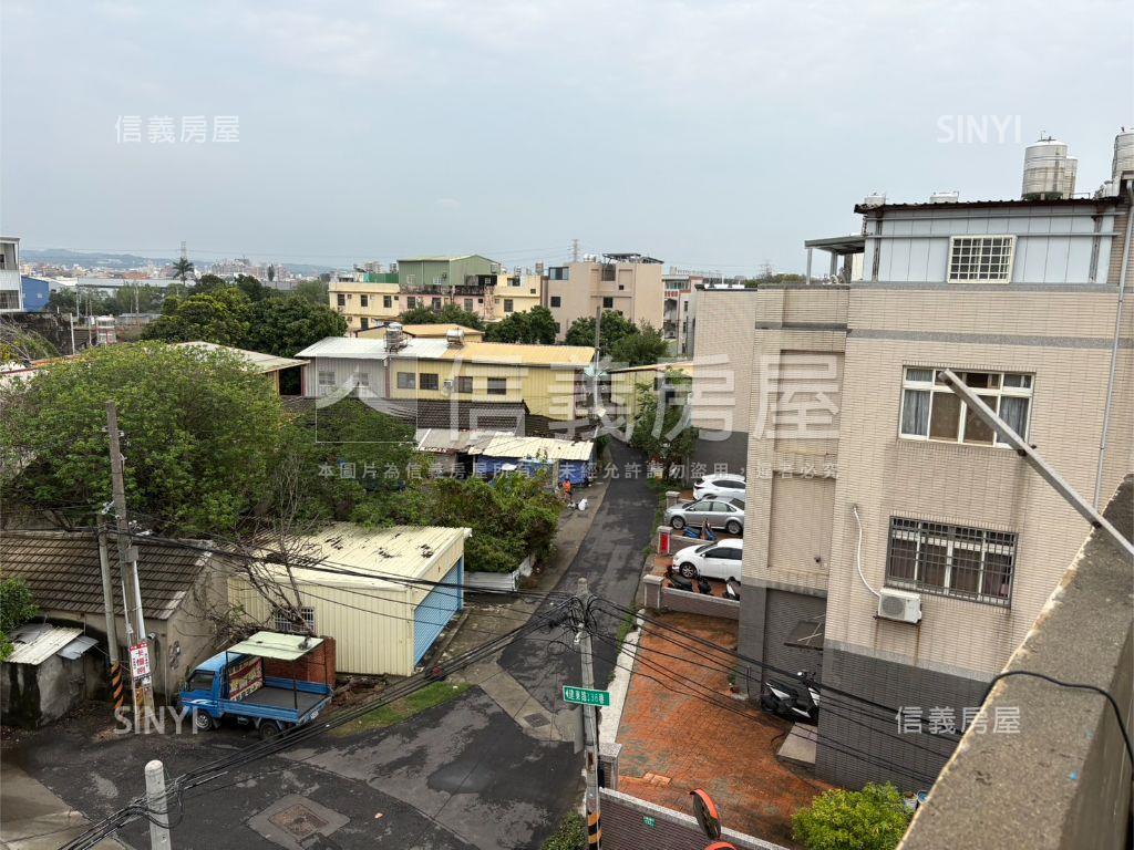 稀有！和美雙拼臨路透天房屋室內格局與周邊環境