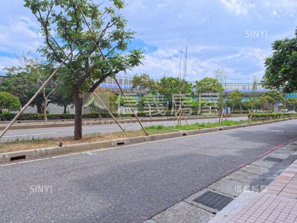 青埔市二期３房車位房屋室內格局與周邊環境