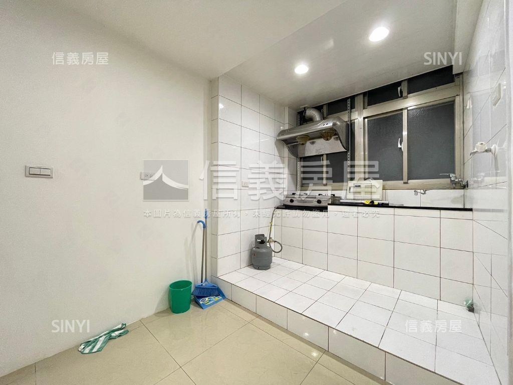 宏泰二樓裝潢美屋房屋室內格局與周邊環境