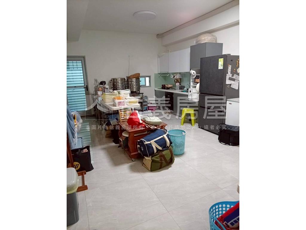 六甲約１．６年傳統車墅房屋室內格局與周邊環境