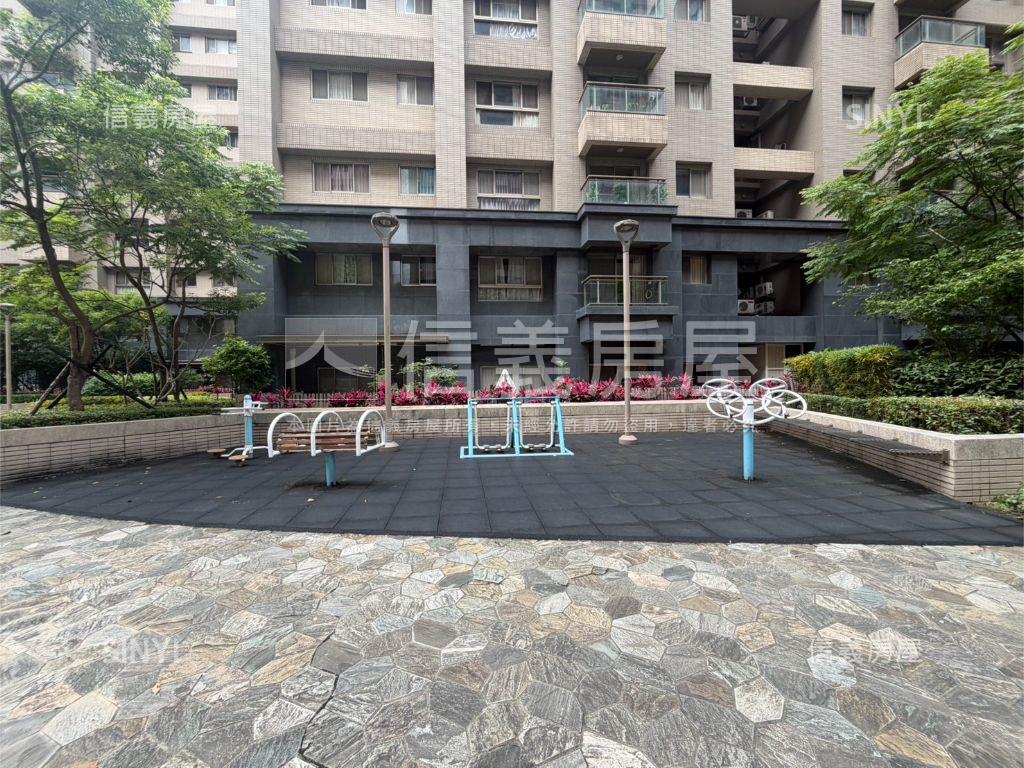皇翔高樓四房車位房屋室內格局與周邊環境
