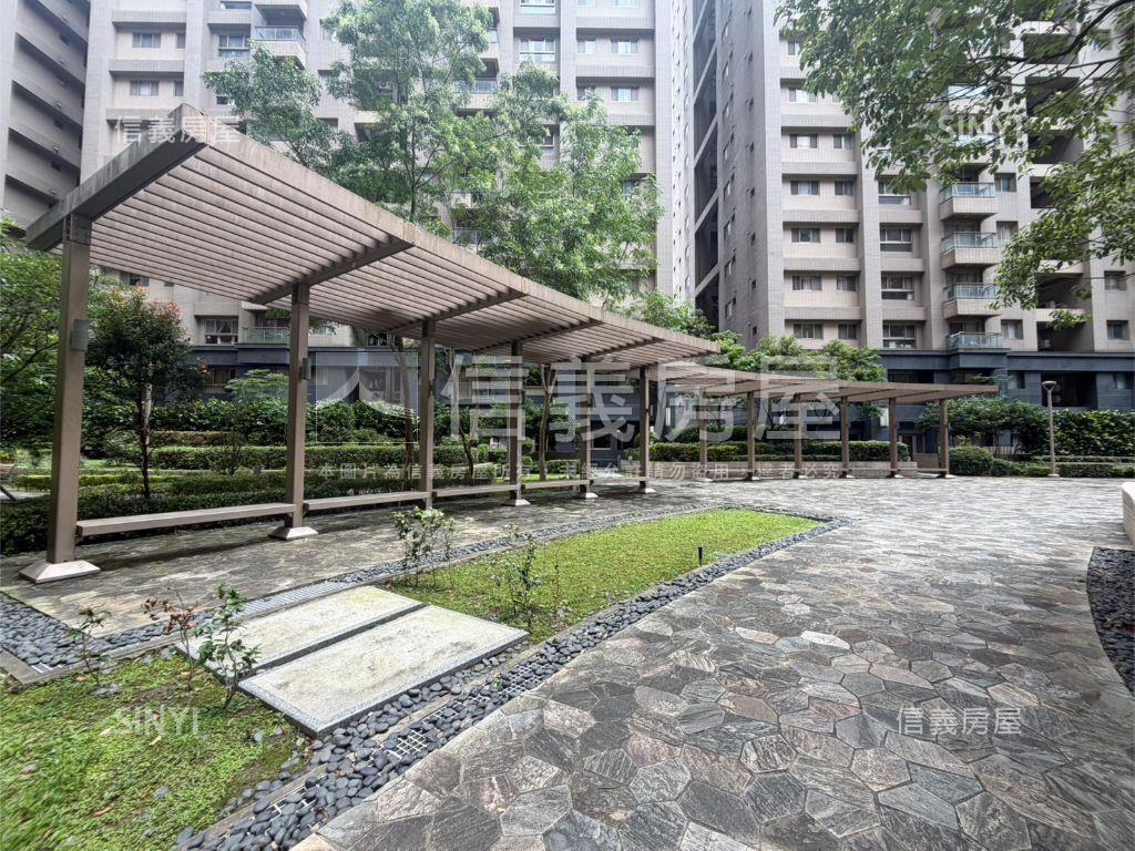 皇翔高樓四房車位房屋室內格局與周邊環境