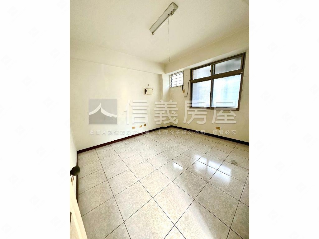 一期五房邊間透天房屋室內格局與周邊環境