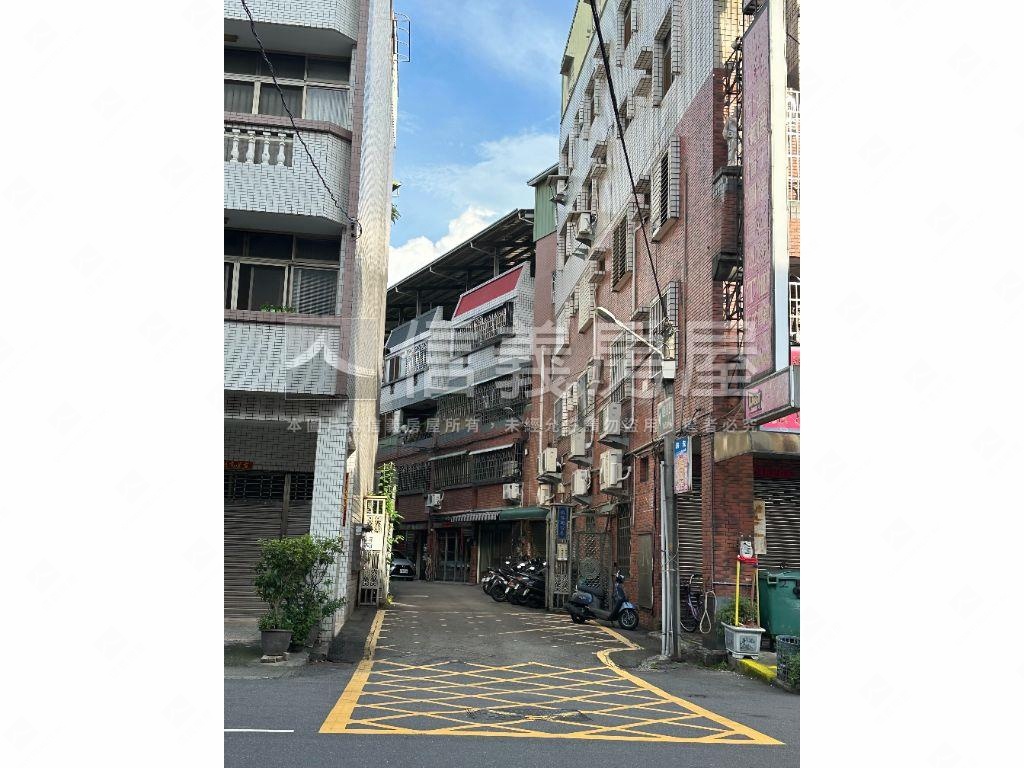 一期五房邊間透天房屋室內格局與周邊環境