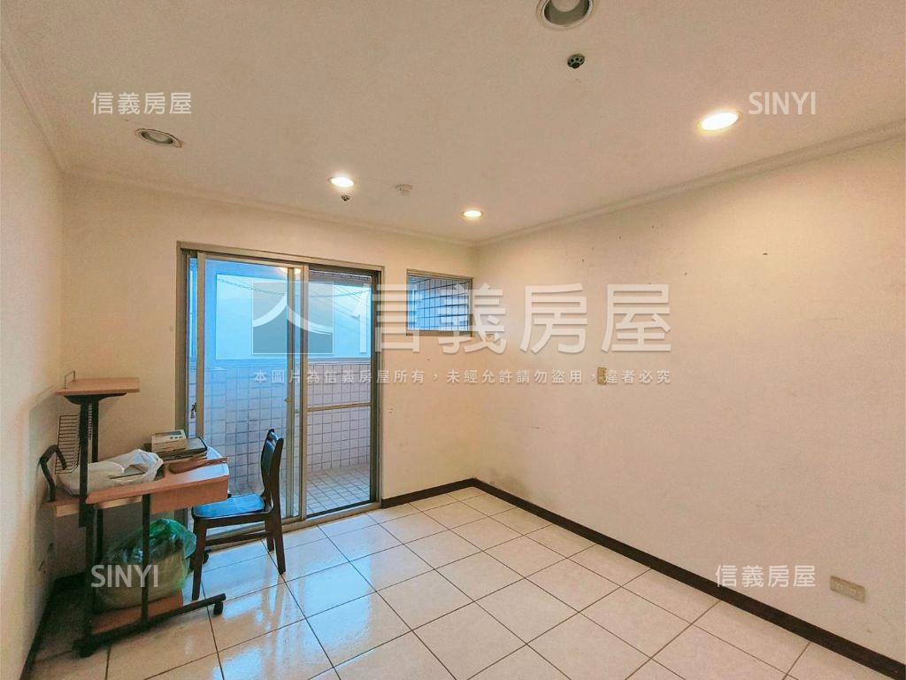 【ＶＲ】觀星台北三房車位房屋室內格局與周邊環境