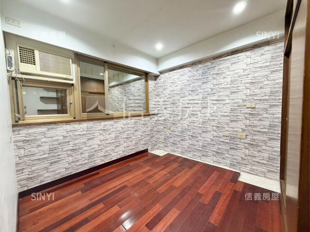 綠多稀有樓中樓房屋室內格局與周邊環境