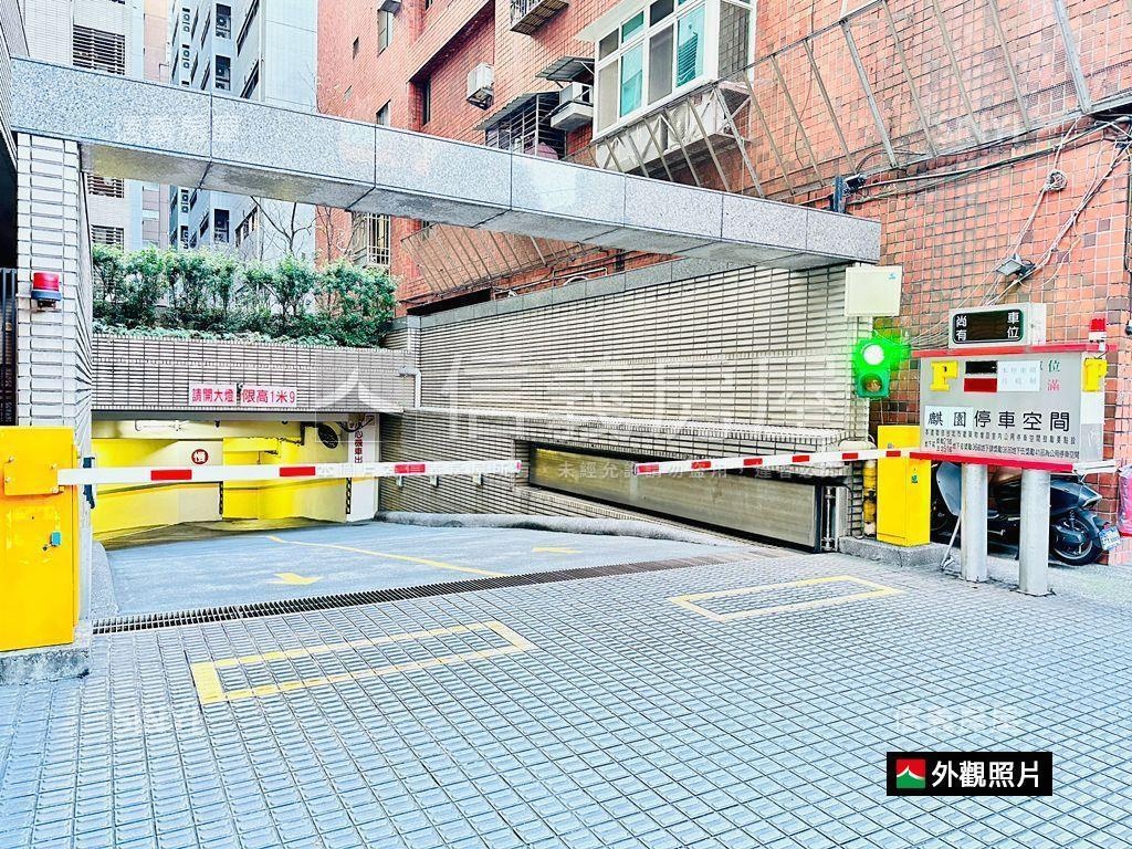 麒園Ｂ４坡平車位房屋室內格局與周邊環境