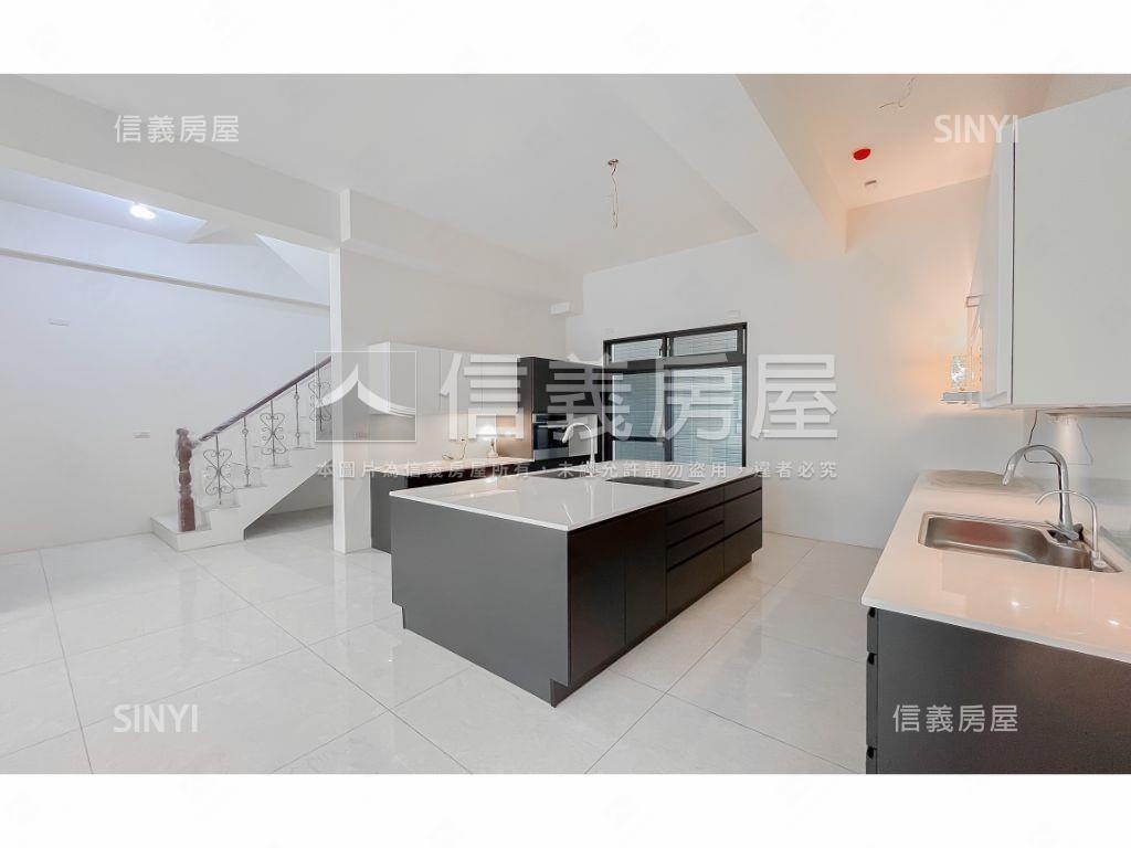 單元１２臨路電梯豪墅房屋室內格局與周邊環境