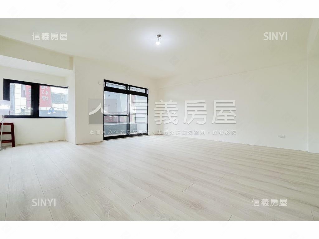 單元１２臨路電梯豪墅房屋室內格局與周邊環境