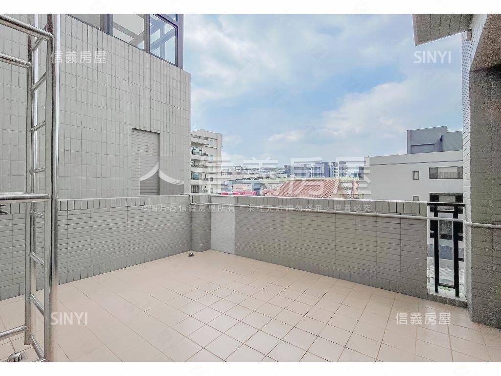 單元１２臨路電梯豪墅房屋室內格局與周邊環境