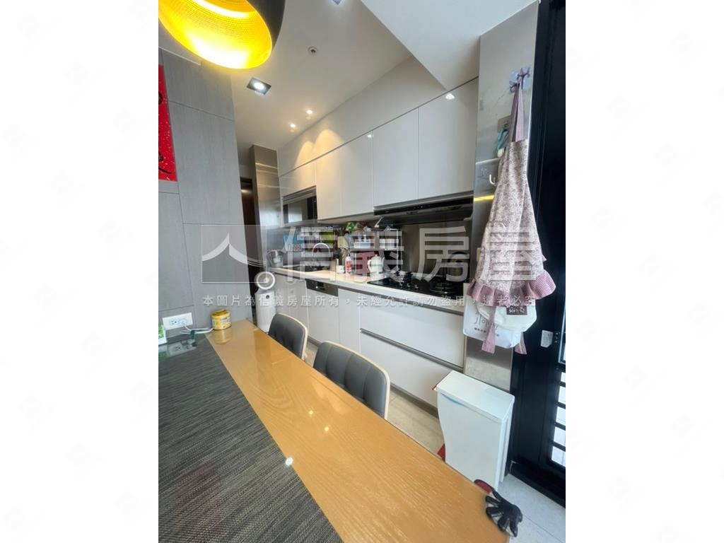 長城裝潢高樓美屋房屋室內格局與周邊環境