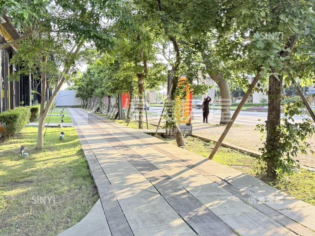 Ａ１８高鐵南路三角窗店面房屋室內格局與周邊環境