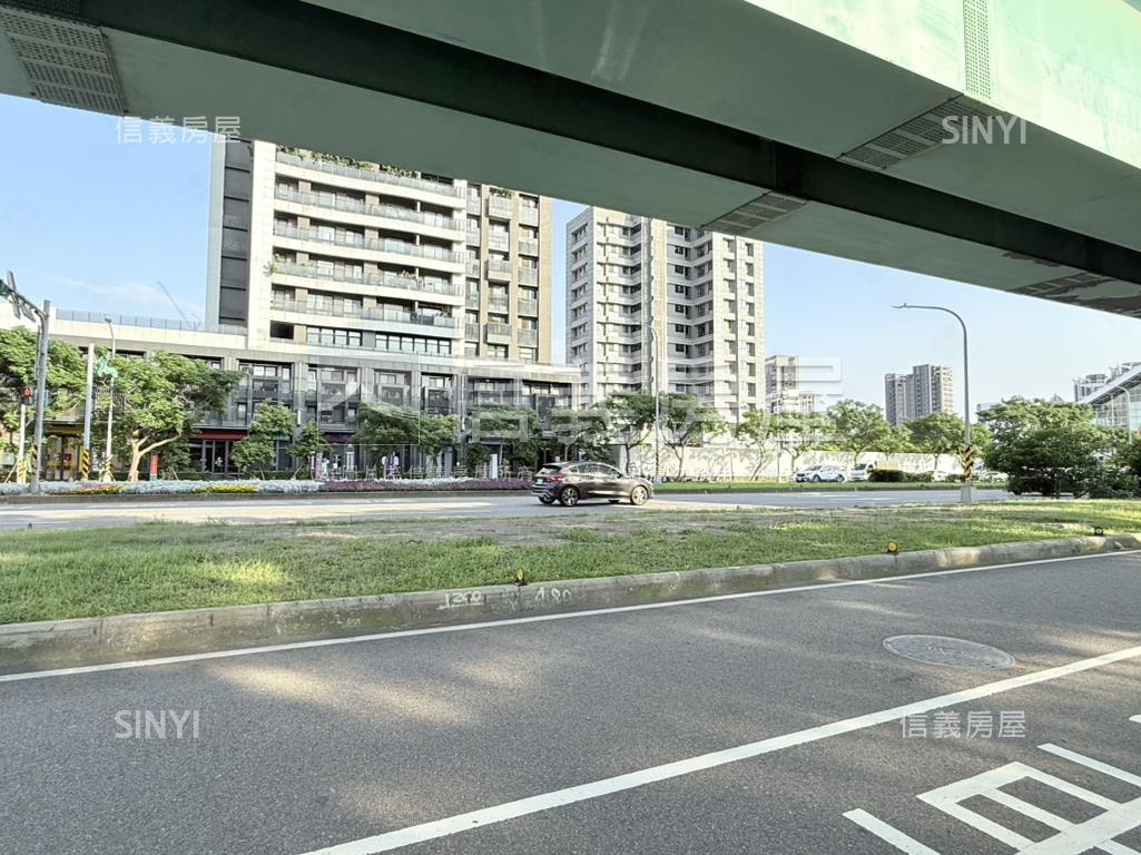 Ａ１８高鐵南路三角窗店面房屋室內格局與周邊環境