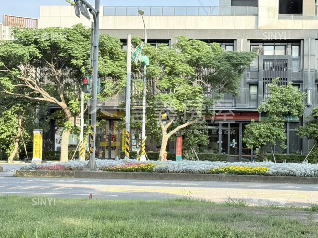 Ａ１８高鐵南路三角窗店面房屋室內格局與周邊環境