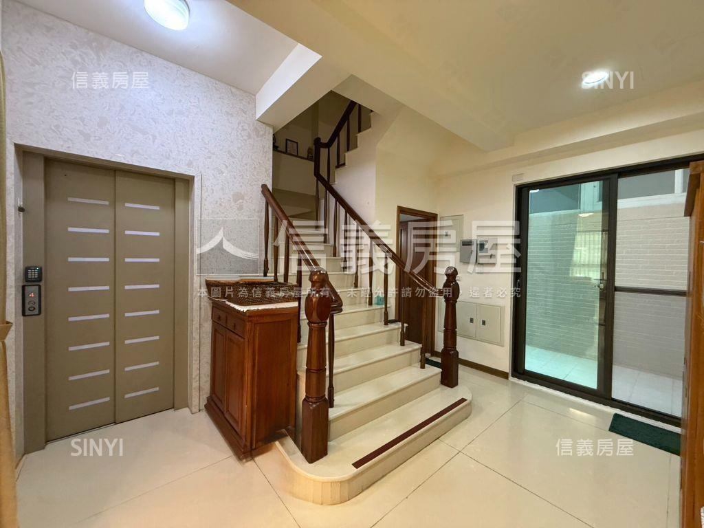 伍彩電梯大面寬孝親豪邸房屋室內格局與周邊環境