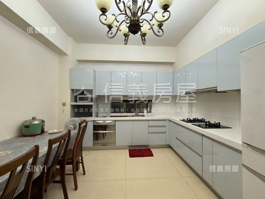 伍彩電梯大面寬孝親豪邸房屋室內格局與周邊環境