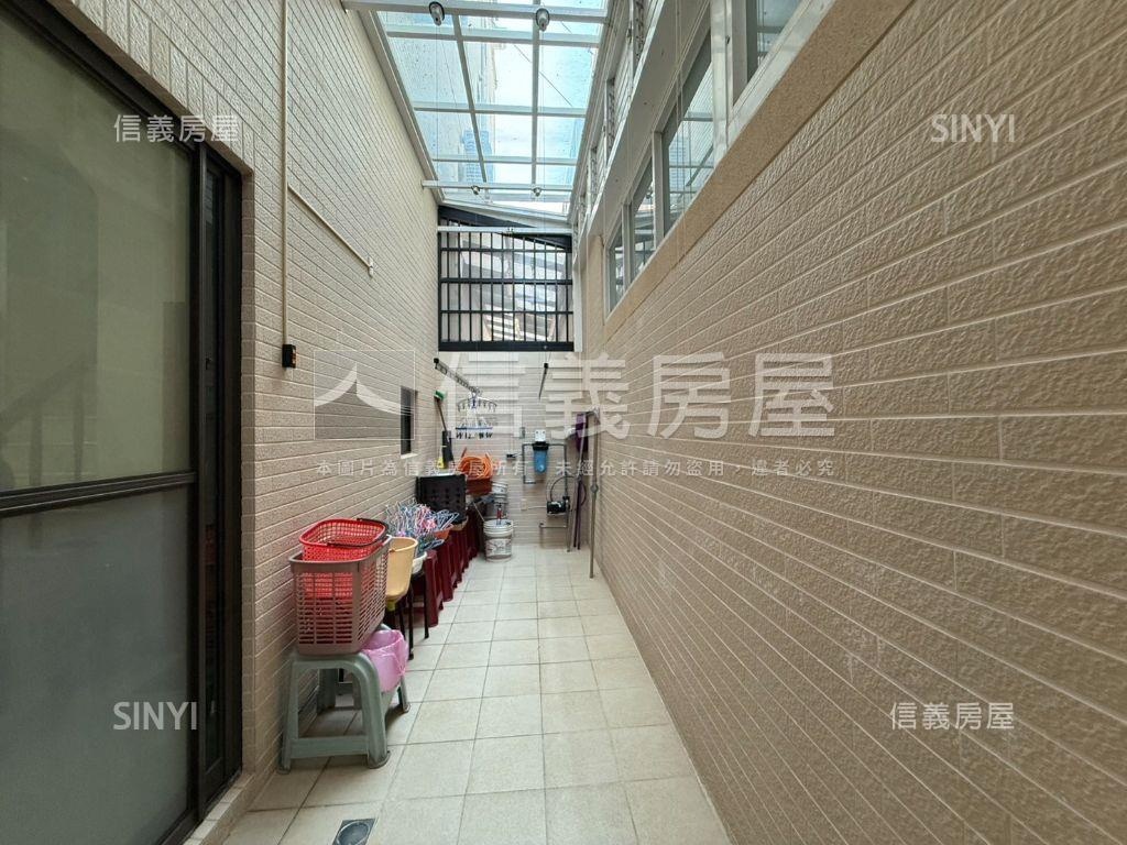 伍彩電梯大面寬孝親豪邸房屋室內格局與周邊環境